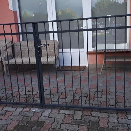 Kertvarosi Apartman II Tiszaújváros Extérieur photo