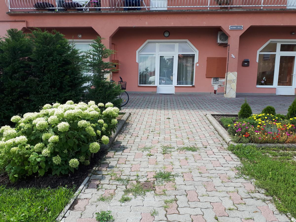 Kertvarosi Apartman II Tiszaújváros Extérieur photo
