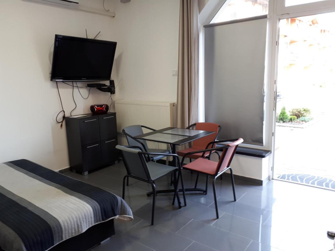 Kertvarosi Apartman II Tiszaújváros Extérieur photo