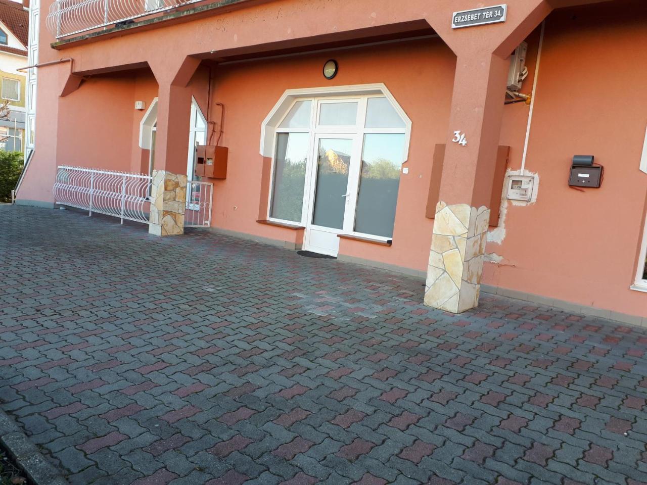 Kertvarosi Apartman II Tiszaújváros Extérieur photo
